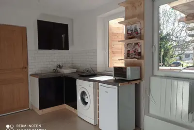 Image de studio confortable bien équipé et rénové