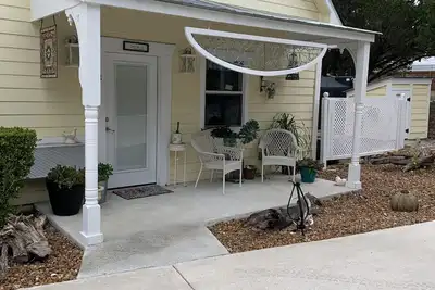 Image de Charming guest house, Hot tub, and fire piPerfect for a hill country get away!