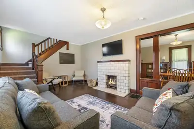 Image de Hillside Escape. . . your home away from home!