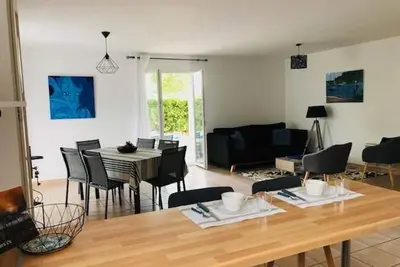 Image de Jolie Maison Contemporaine Dans Jardin Arboré, à 5mn à Pied du lac