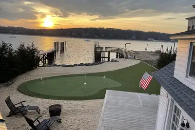 Image de Northport quaint restored Boathouse with sunset views!
