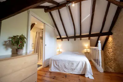 Image de Gîte authentique avec vue imprenable et piscine partagée au cœur du PérigordNoir