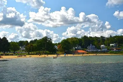2 Bdrm Condo walking distance to Weirs Beach and much more! !
