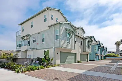 Image de Enjoy this Coastal Carlsbad Village Townhome near the Carlsbad Field of Flowers