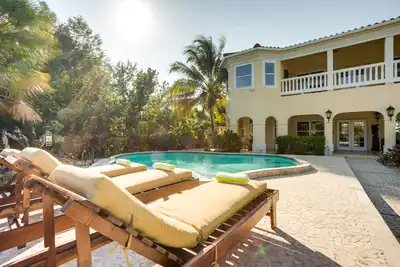 Image de Villa Tipsy Gecko - Belize 5 Bedroom Beachfront Home with Private Pool and Chef