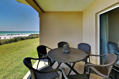 Image de Crystal Dunes #106 | Gulf Front, Complimentary Beach Service