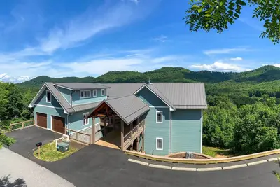 Image de Mountain Refuge w/ View, 12 Mi to Asheville!