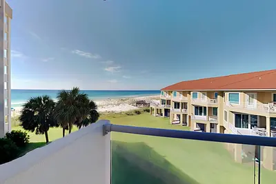 Image de Regency Towers #407 West | Beachfront, Pool!