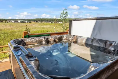 Image de Summer Retreat, Dog Friendly, Fenced Yard, Hot Tub, Game Room, Fire Pit