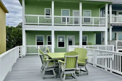 Image de “Reeling Em Inn” waterfront home on the Colorado River. Boat slip included.