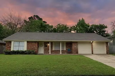 Image de CasaVine@Baytown, E. Houston Getaway!