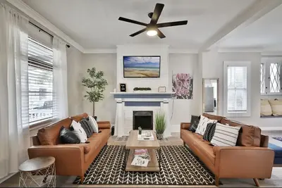 Image de ★ Trendy Spot Newly Remodeled in the <3 of it all!