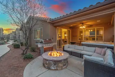 Image de Paradise Village at Zion 28 | Private Hot Tub, Outdoor firepit, and Community Pool