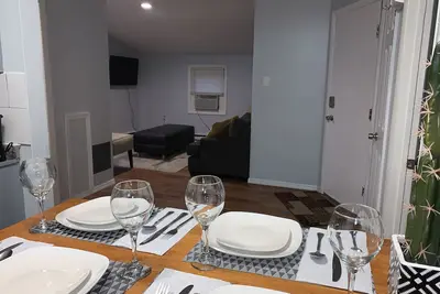 Image de Cozy Apartment in Suburbs - Perfect Long Term Stay