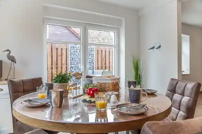 Image de Pure coziness: The friendly end-terrace house was newly renovated in 2021.