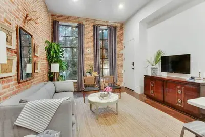 Image de This hotel is a 4 bedroom(s), 4 bathrooms, located in New Orleans, La.