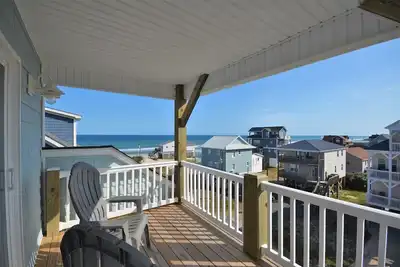 Image de Topsail Turvy: 4 Bed Home - Ocean + Sound Views - Elevator, Near Beach Access