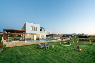 Image de Beachfront Villa w/ 2 Private Pools, Kids Playground & Bbq, suited for events