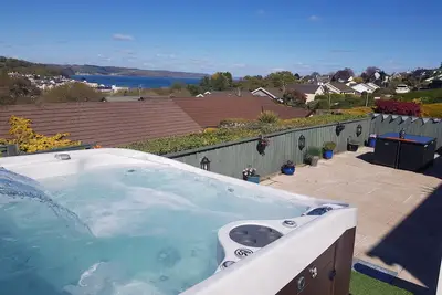 Image de Sea views. Hot Tub. Sleeps 7 Saundersfoot, 7 mins walk to village, seafront.
