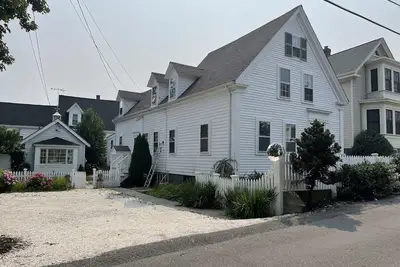 Image de Stylish Ptown Condo with driveway parking, waterviews and prime location!