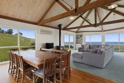 Image de Acacia Brae - spectacular views + family home