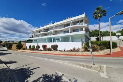 Image de Beautiful 2 bed duplex apartment with breathtaking sea view, 5min walk to beach!