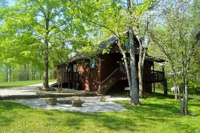 Image de Deluxe avec cabine jacuzzi # 17 Situé sur le lac Patoka dans le sud de l'Indiana