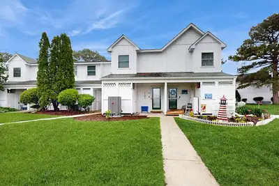 Image de Mallard Lakes Waterfront Getaway w/ Free WiFi, A/C, Shared Pools, & Hot Tub