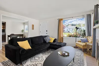 Image de The Fika House- Mid Century Boho-Perfect Location!