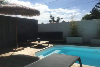 Image de Maison avec terrasse et piscine, proche sentier du littoral et ports de Gujan