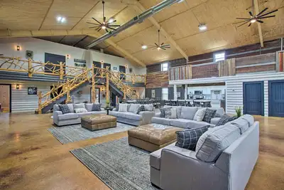 Image de 'The Copper Roost': Lake Texoma Escape w/ Hot Tub
