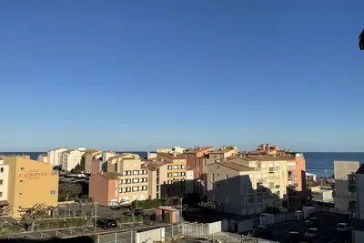 Image de Grand Deux Pieces Avec Vue Degagee Et Mer