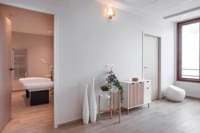 Image de Appartement Confortable Au Pied des Pistes | Wi-Fi Gratuit + Parking Disponible