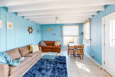 Image de Dog-Friendly Condo with High-Speed WiFi, Outdoor Shower, Gas Grill, Beach Access