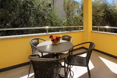 Image de Appartement de deux chambres avec la terrasse Baska, Krk (A-18716-a)