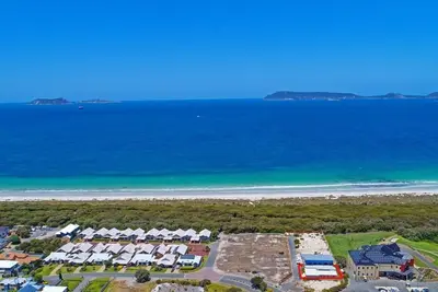 Image de Modern, family friendly home walking distance from Middleton Beach