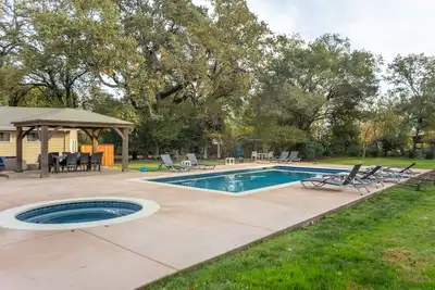 Image de Wildflower by AvantStay | Gorgeous Wine Country Home w\/ Pool!