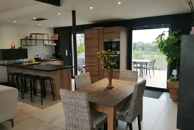 Image de Maison avec bassin naturel proche centre ville
