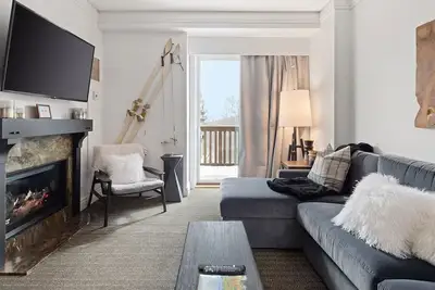 Image de 351c| 3 bdrm | 3rd Floor Pool And Mountain Views | Lodge At Spruce Peak