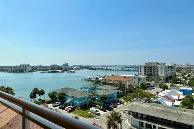 Image de Belle Harbor 805w Luxury Beachfront Condo in Clearwater Beach