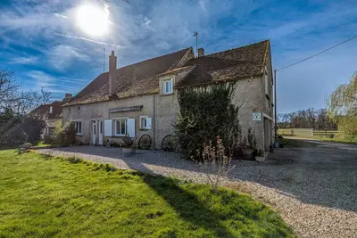 Image de Charmante maison avec piscine en Brenne – 2 ch, jardin, draps et ménage inclus
