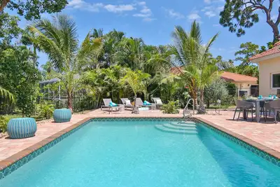 Image de Luxury Awaits! Just a 2 Minute Walk to Palma Sola Bay, 10 Minute Drive to Ami