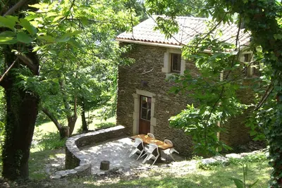 Image de La Maison Carrée au dessus de La CèzeLabellisé Esprit parc national Cévennes.