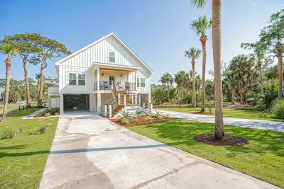 Image de New Listing Six Bedrooms - Private Dock - Steps to the Beach - Sleeps 14
