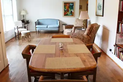 Image de Cozy 4 bedroom, 2 bath cottage for families - wifi and private washer/dryer
