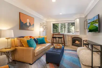 Image de Beautiful Condo on Gore Creek in Vail Village
