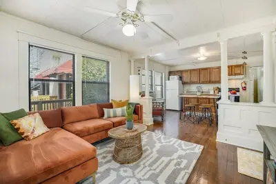 Image de The Clementine - Monthly Rental - Walk Everywhere!