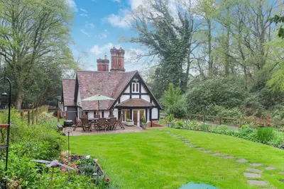 Luxury Forest Lodge with Games Room in Idyllic Location - Dog friendly, sleeps 8