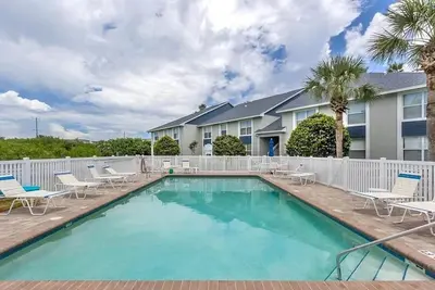 Image de Kiawah Bay 103 gorgeous condo in a riverfront community with steps to the ocean!