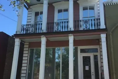 Image de Modern Suite on St. Charles Ave. Streetcar Line